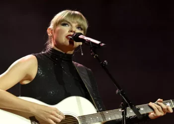 Taylor Swift Duets with Fans as They Sing Bon Iver’s Parts of ‘Exile’ at Final Warsaw Eras Tour Show