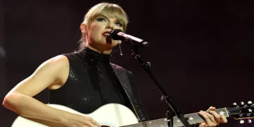 Taylor Swift Duets with Fans as They Sing Bon Iver’s Parts of ‘Exile’ at Final Warsaw Eras Tour Show